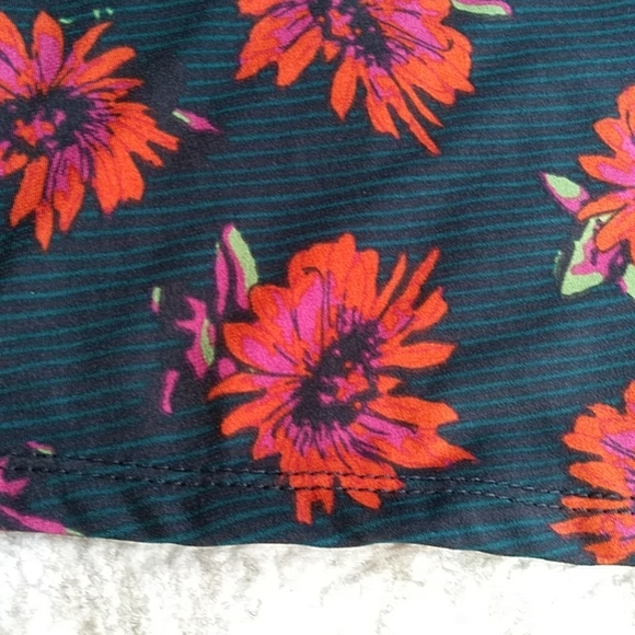 LulaRoe Azure Floral Stried A-Line Skirt 3XL Black Red - Picture 3 of 10